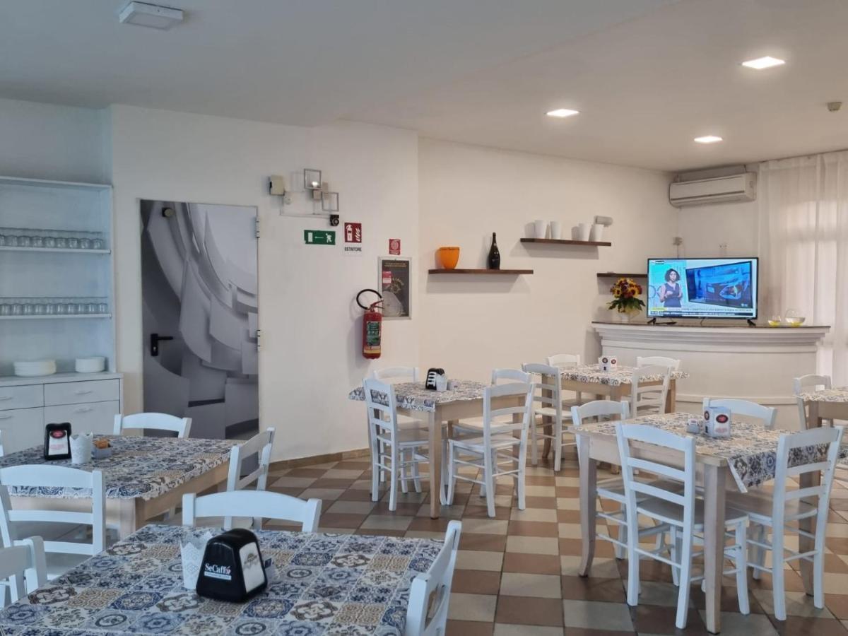 Hotel Rivabella Даволи Екстериор снимка
