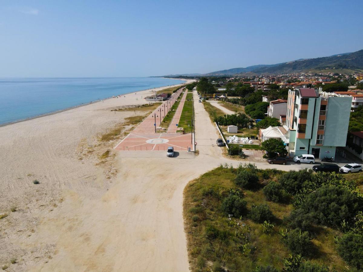 Hotel Rivabella Даволи Екстериор снимка
