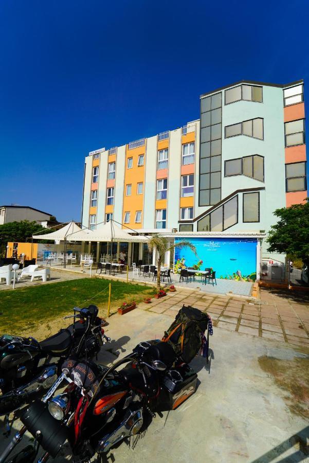 Hotel Rivabella Даволи Екстериор снимка